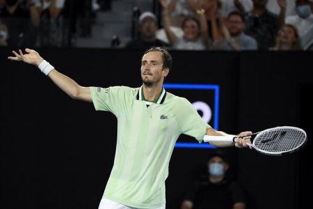 Australian Open: Medvedev trece de Hurkacz si ajunge in semifinale dupa un meci de aproape patru ore
