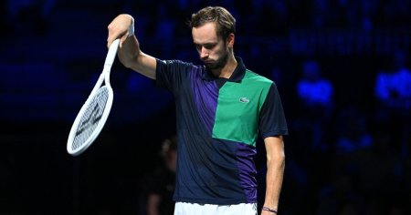 <span style='background:#EDF514'>DANIIL</span> Medvedev, in semifinale la Australian Open. A dezvaluit secretul succesului: frica de nevasta