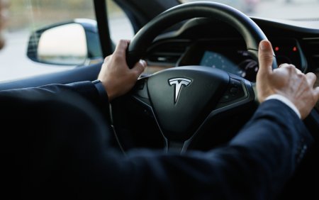 Tesla intentioneaza sa demareze productia unui nou model, care poarta numele de cod Redwood