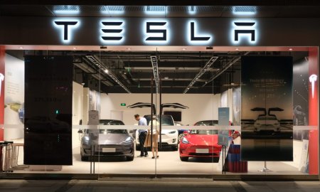 Tesla intentioneaza sa produca noi modele de <span style='background:#EDF514'>AUTOMOBILE ELECTRICE</span> incepand din 2025