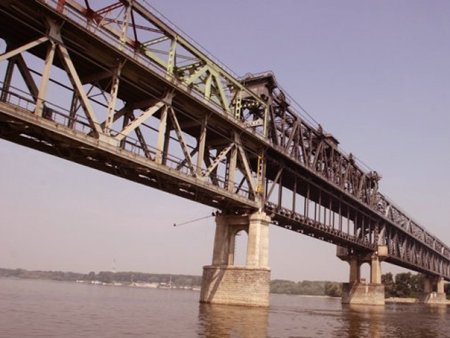 MAE anunta ca au fost impuse restrictii de circulatie pe Podul Prieteniei Giurgiu-Ruse