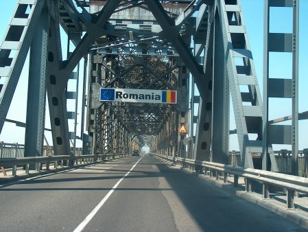 Sunt restrictii de circulatie pe Podul Prieteniei Giurgiu-Ruse, dintre Romania si Bulgaria. Pana cand