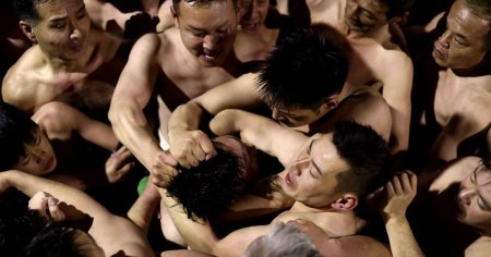 Femeile din Japonia vor putea participa pentru prima data la Festivalul nud