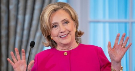 Hillary Clinton, intr-o ipostaza inedita: surprinsa in timp ce incerca sa danseze Macarena VIDEO