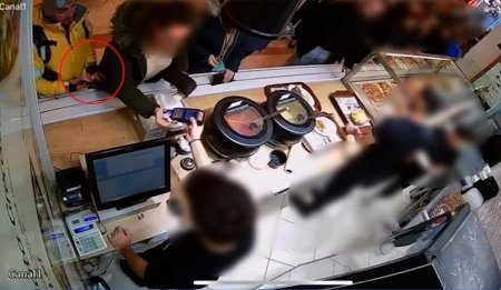 Un curier <span style='background:#EDF514'>GLOVO</span> i-a furat telefonul unei femei din buzunar