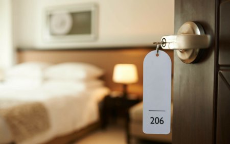 Hotelul <span style='background:#EDF514'>GROAZEI</span> in care, in ultimii 15 ani, clientele erau violate de manager. Toate victimele erau in stare de ebrietate