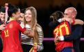 Un judecator cere ca fostul sef al fotbalului din Spania, Luis Rubiales, sa fie judecat dupa ce a sarutat fortat o sportiva