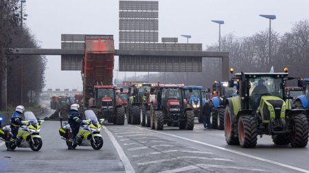 Fermierii francezi ameninta ca vor bloca Parisul. Europa e cuprinsa de furia agricultorilor