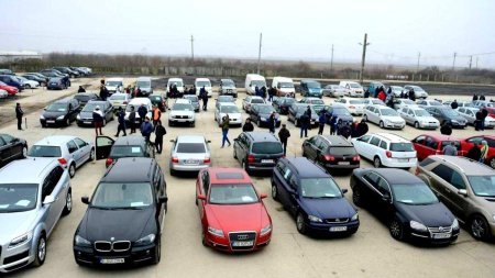 Audi si <span style='background:#EDF514'>PORSCHE</span> sunt marcile de masini care au cel mai des kilometrajul dat inapoi in Romania