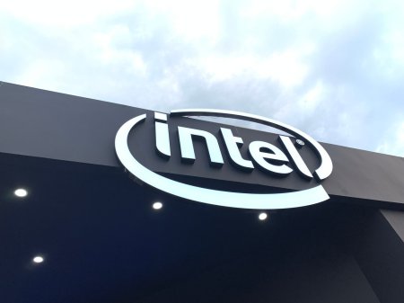 Actiunile Intel se prabusesc dupa ce noile prognoze ale companiei sporesc indoielile investitorilor pentru o revenire viitoare