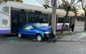 Momentul accidentului in care a fost implicat un troleibuz din Timisoara. Un <span style='background:#EDF514'>SOFER INCONSTIENT</span> i-a taiat calea