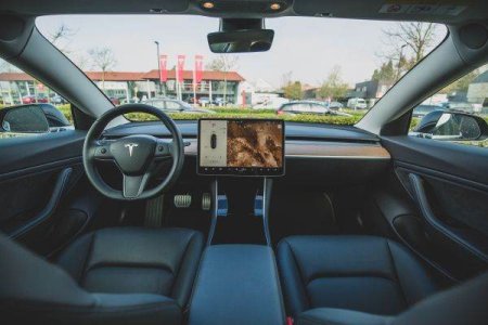 CNBC: Tesla <span style='background:#EDF514'>RECHEAMA</span> aproape 200.000 de masini din SUA din cauza instabilitatii software