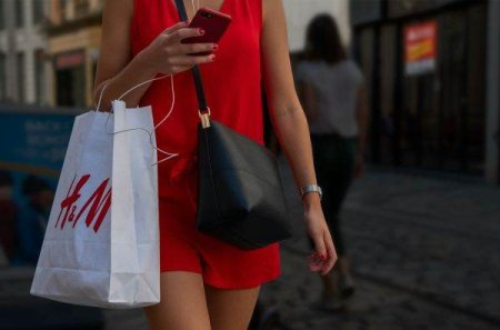 Reuters: H and M va inchide mai mult de un sfert din magazinele sale din Spania