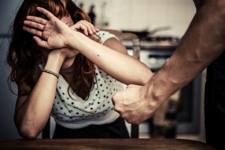 Peste 108.000 de cazuri de violenta domestica in 2023 in Romania