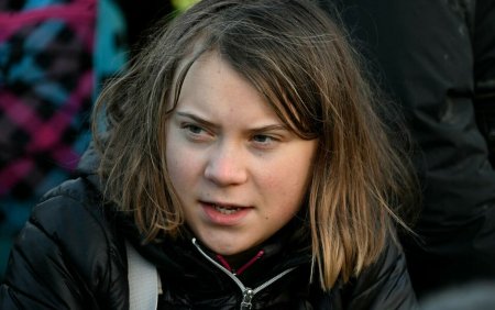 Greta Thunberg s-a alaturat unei manifestatii impotriva extinderii unui aeroportul din Hampshire