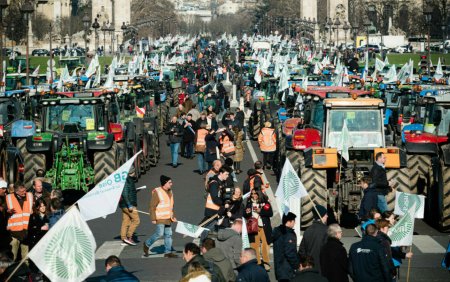 Parisul nu scapa de furia fermierilor. Asediul Capitalei, gata sa inceapa: Toate drumurile vor fi ocupate