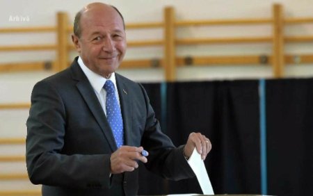 Traian Basescu, internat in sectia de boli infectioase. Sufera de o <span style='background:#EDF514'>VIROZA</span> pulmonara