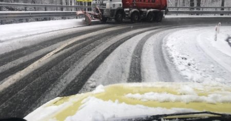Trafic in conditii de iarna pe mai multe drumuri din 7 judete: Recomandam atentie in efectuarea manevrelor