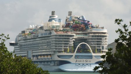 Icon of the Seas, cel mai mare vas de croaziera din lume, a inceput calatoria inaugurala din Miami. Botezul navei, facut de Messi