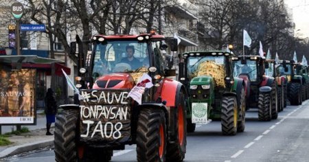 Parisul, sub asediul fermierilor furiosi: Toate drumurile principale care duc spre Capitala vor fi ocupate