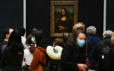 Mona Lisa de la Luvru, stropita cu supa de doua protestatare. Pictura a avut mai multe tentative de distrugere | VIDEO