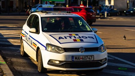 Doi politisti s-au batut pe o strada din Slatina, dupa o sicanare in trafic