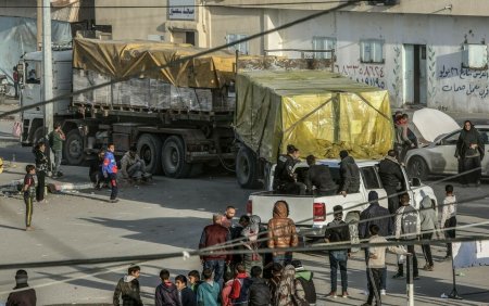 Situatie umanitara dezastruoasa. Sute de israelieni impiedica intrarea in Fasia Gaza a unor camioane cu ajutor umanitar