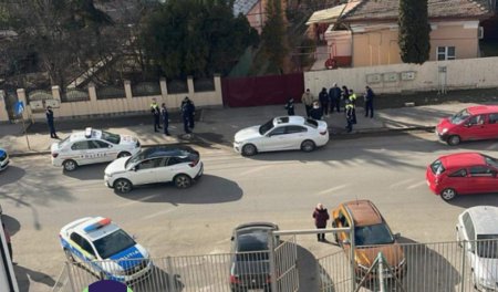 Doi politisti din Olt s-au luat la bataie, dupa o sicanare in trafic, la Slatina. Unul dintre agenti a ajuns la spital