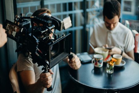 Top 5 strategii de marketing pe care le poti implementa alaturi de o casa de productie video