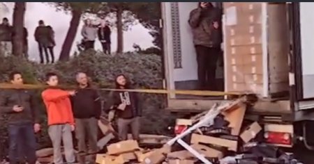 Cosmarul unei familii de soferi romani de TIR: fermierii protestatari din Franta le-au distrus tone de marfa