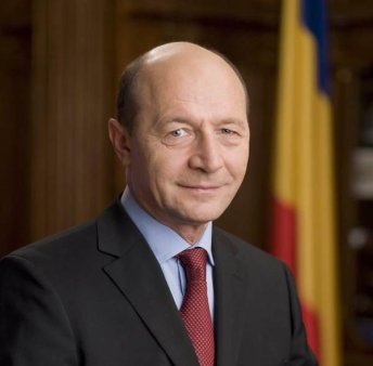 Traian Basescu a fost internat in spital