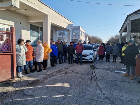 Protest la singurul producator de explozivi din Romania: Doamne fereste, de un eventual asalt al rusilor catre noi, cu ce ne vom apara