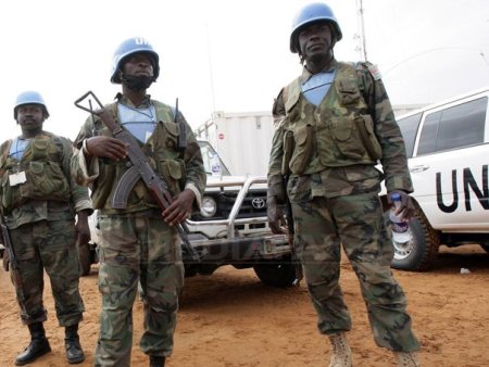 ONU: Procurorul sef al CPI considera ca partile beligerante comit crime de razboi in Darfur