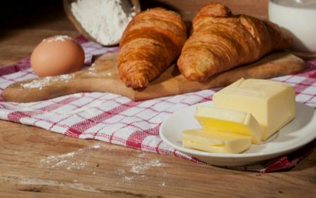 Romanii mananca margarina in cantitati enorme, in timp ce restul lumii incepe sa o elimine. Ce boala grava provoaca