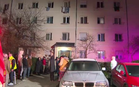 Panica intr-un cartier din Timisoara. 75 de persoane au fost evacuate dupa ce un apartament a luat foc