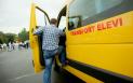 Un primar din Suceava va duce el copiii la scoala, dupa ce soferul microbuzului a fost prins <span style='background:#EDF514'>BEAT LA VOLAN</span> si cu viteza