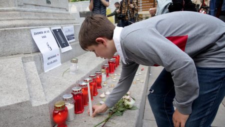 A inceput procesul parintilor elevului care a ucis 9 colegi si un <span style='background:#EDF514'>PAZNIC</span> in masacrul de anul trecut, de la o scoala din Belgrad. Ce a decis instanta in prima zi