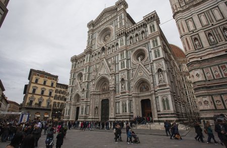 Venetia s-a transformat „intr-o prostituata” din cauza numarului mare de turisti si ii va fi greu „sa redevina virgina”, afirma directoarea unui muzeu din oras