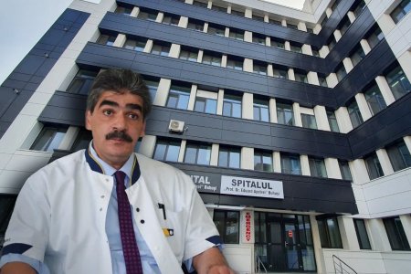 Chirurg filmat cand lua spaga pachete de tigari sau sacose cu alimente de la pacienti, desi are un salariu de 4.000 de euro