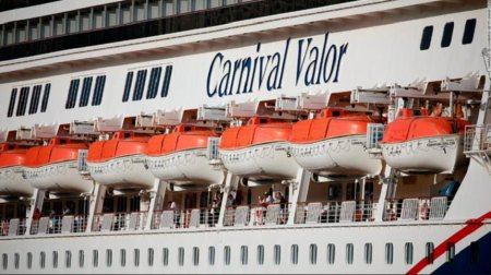 Carnival va redirectiona itinerariile pentru 12 nave de croaziera programate sa traverseze Marea Rosie, din cauza riscurilor