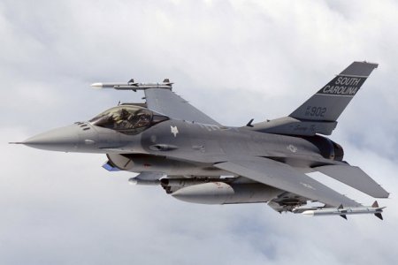 Un avion de vanatoare american F-16 s-a prabusit in largul coastei de vest a Coreei de Sud
