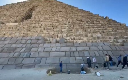 Egiptul a inceput sa renoveze <span style='background:#EDF514'>PIRAMIDE</span>le. Imaginile au starnit furie: Mai lipseste sa puna faianta. VIDEO