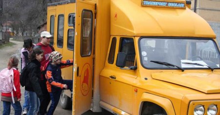Un primar din Suceava va duce copiii la scoala, pentru ca soferul microbuzului scolar a fost prins beat la volan