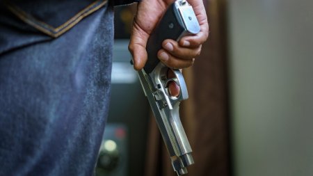 A fost gasit pistolul furat din locuinta din Voluntari a unui fost ofiter SRI