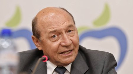 Surse: Traian Basescu ramane internat la Spitalul Militar din Bucuresti. Medicii l-au diagnosticat cu cea mai grava forma de gripa