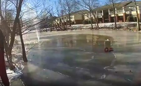 Un politist american este erou, dupa ce a salvat din apa un copil de 8 ani sub care s-a rupt gheata unui lac | VIDEO