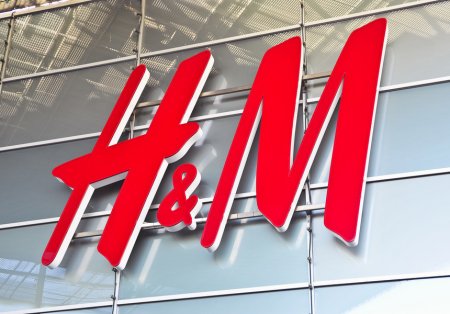 Actiunile H&M au scazut miercuri cu peste 12%, din cauza vanzarilor slabe si a plecarii directorului general