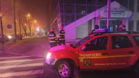 FOTO Incendiu la Casa de Asigurari de Sanatate Vaslui. Serverele institutiei au luat foc