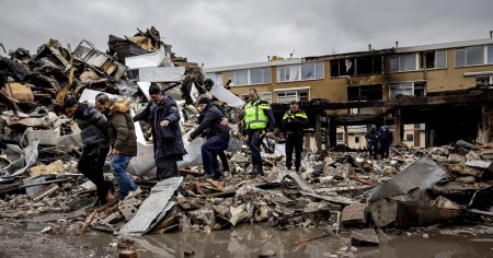 Incendiu urias la Rotterdam, in urma exploziei unei masini. Corpul unei victime, recuperat de familie din daramaturi VIDEO