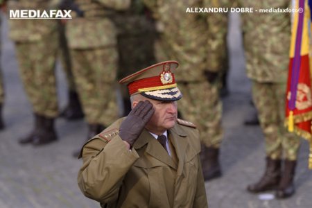 Seful Apararii Romaniei, generalul Gheorghita Vlad, cheama civilii la pregatire. Pe de alta parte, se plange de achizitii si de faptul ca Romania nu are inca o linie de fabricatie pentru lovituri de artilerie de 155 mm